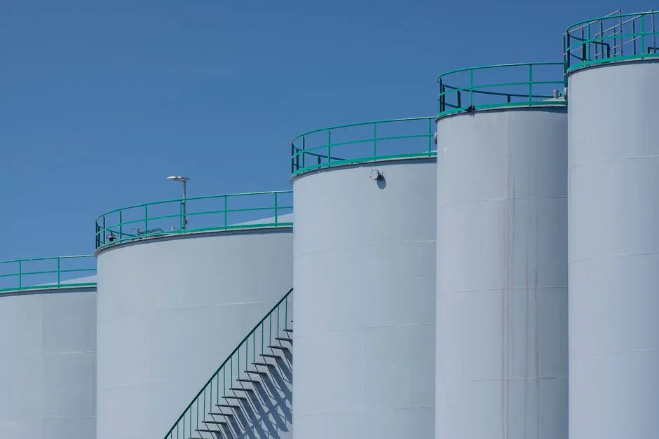 Acompanhe Reports Oil Prices Plummet Below $93 — Market Reacts Swiftly — Health Medicine