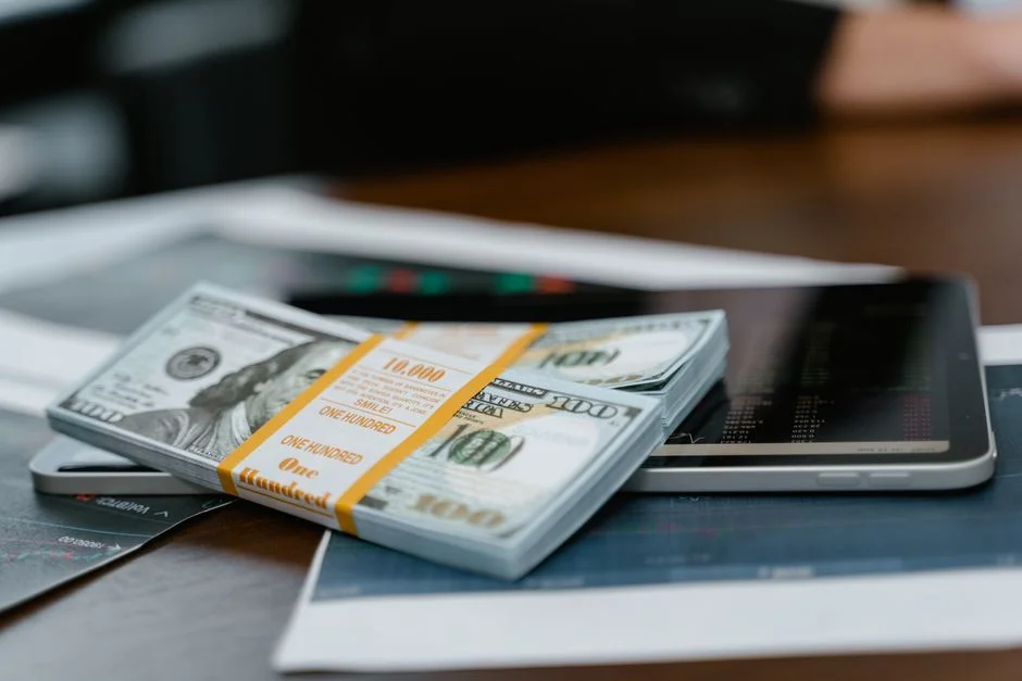 Dollar Holds Steady as Traders Eye Crucial US Inflation Data — Business Finance
