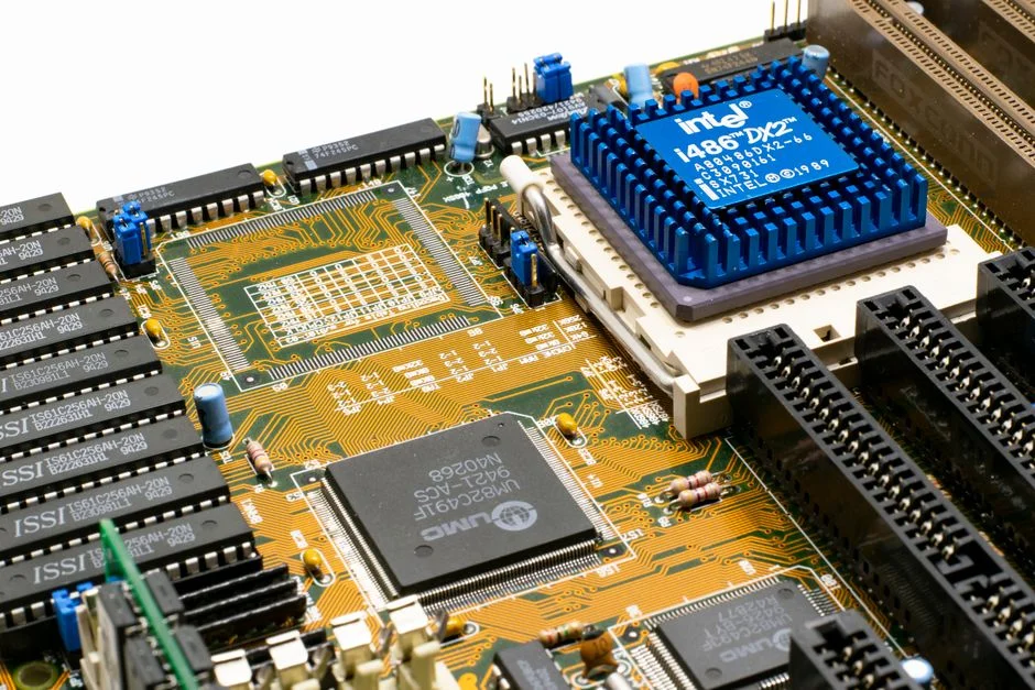 Intel Surges 9% After Trump Confirms Apple U.S. Chip Partnership
