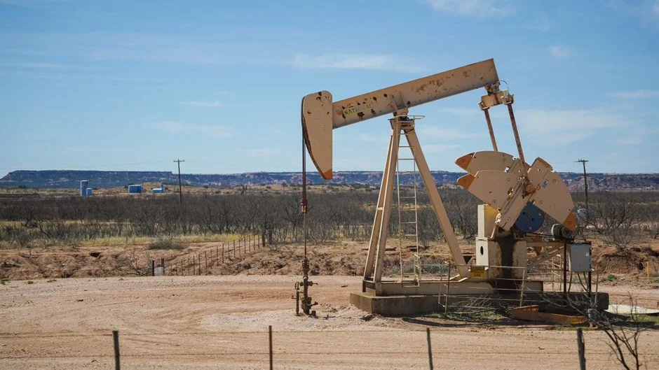 Oil Pressures Wall Street as Microsoft Shares Drop 2% After Annual Event — Environment