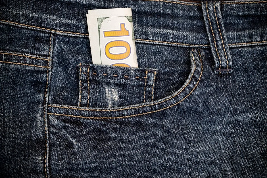 Wealthy Investors Withdraw Billions from US Amid 'De-Dollarization' Trend